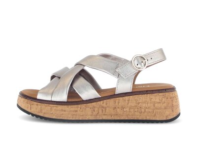 Sandalo con plateau oro