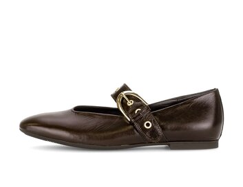 Ballerina elegante marrone