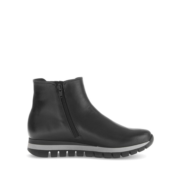 Sportliche Stiefelette schwarz #1