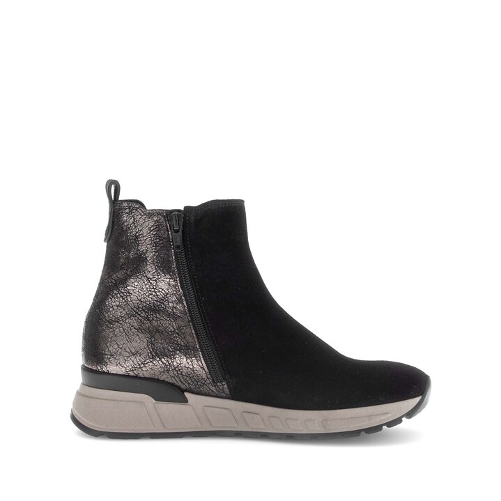 Sportliche Stiefelette schwarz #1