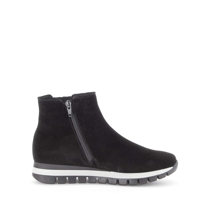 Sportliche Stiefelette schwarz #1