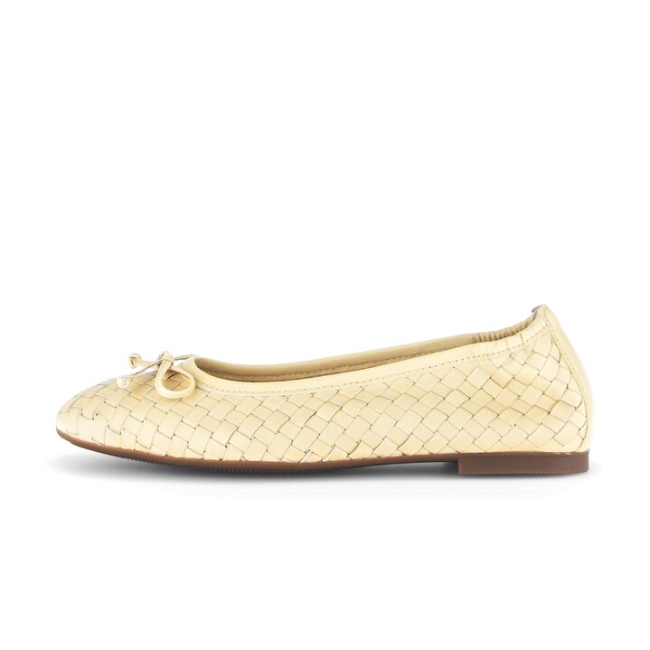 Ballerina elegante giallo #0