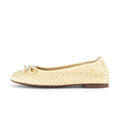Ballerina elegante giallo