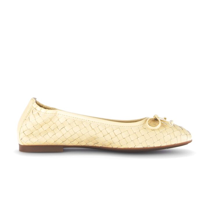 Ballerina elegante giallo #1