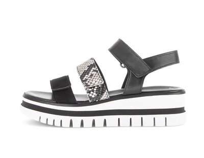 Sandalo con plateau nero