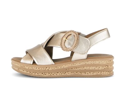 Sandalo con plateau oro