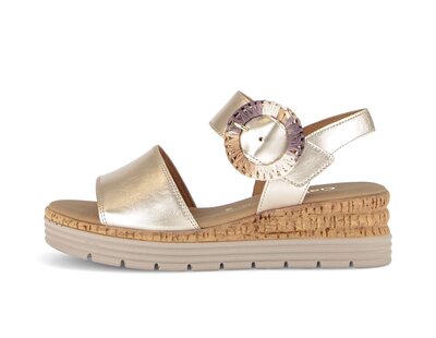 Sandalo con plateau oro