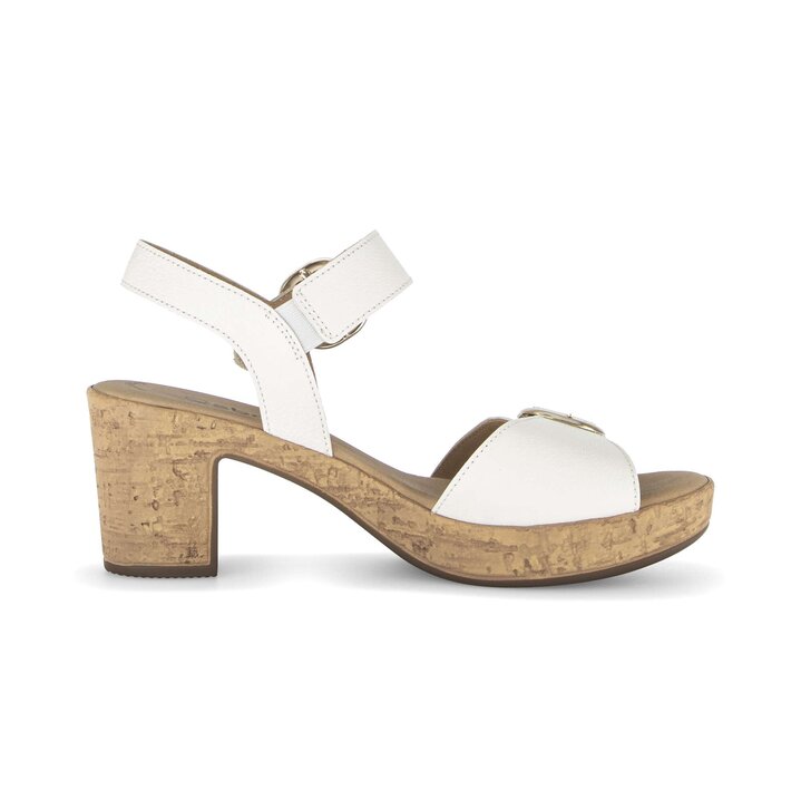 Riemchensandale creme #1