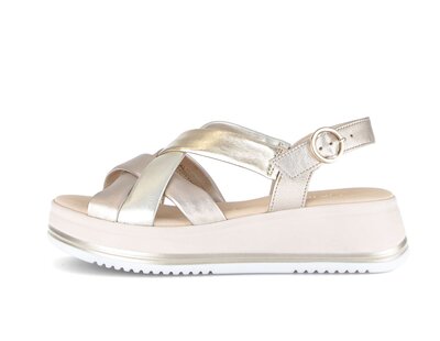 Sandalo con plateau oro