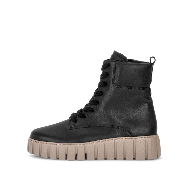 Stivaletto con plateau nero #0