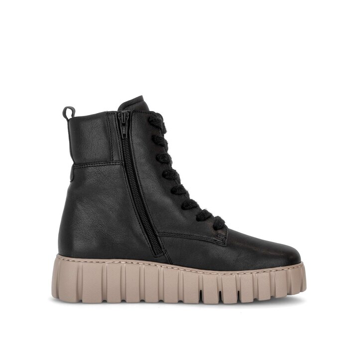 Stivaletto con plateau nero #1