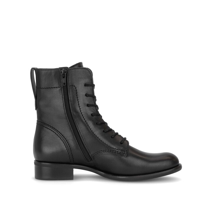Stivaletto stringato nero #1