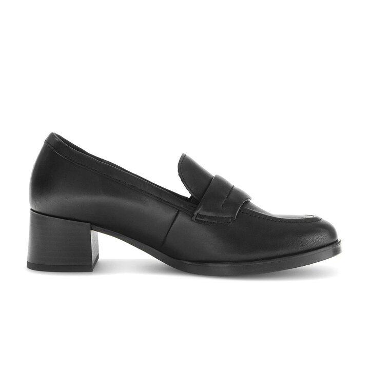 Mocassini con tacco nero #1