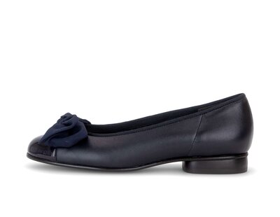 Ballerina elegante blu