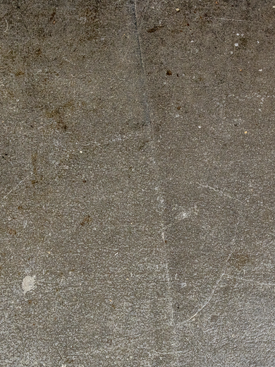 Nahaufnahme einer leeren grauen Betonfläche als neutraler Hintergrund. | © Gabor Shoes GmbH, Rosenheim