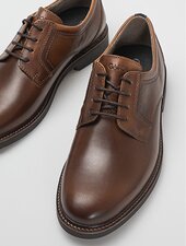 Gabor Herrenschuhe | Zwei braune, klassische Leder-Schnürschuhe stehen nebeneinander - Frühjahr/Sommer 2026 | © Gabor Shoes GmbH, Rosenheim