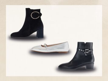 Tre olika damskor mot ljus bakgrund: en svart stövlett med bred klack och dekorativ spänne uppe till vänster, en silverfärgad platt ballerina med dekorationer i mitten och en svart läderstövlett med platt klack och silvernitar nere till höger. | © Gabor Shoes GmbH, Tyskland