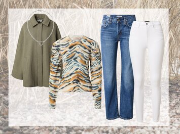 Fem klädesplagg. Från vänster till höger: olivgrön cape med silverkedja, långärmad tröja med abstrakt mönster i blått, beige och orange, klassiska blå jeans, vita skinny-jeans. | © aboutyou.de 