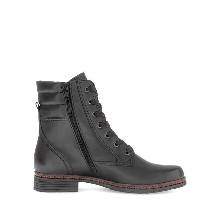 Stivaletto stringato nero #1