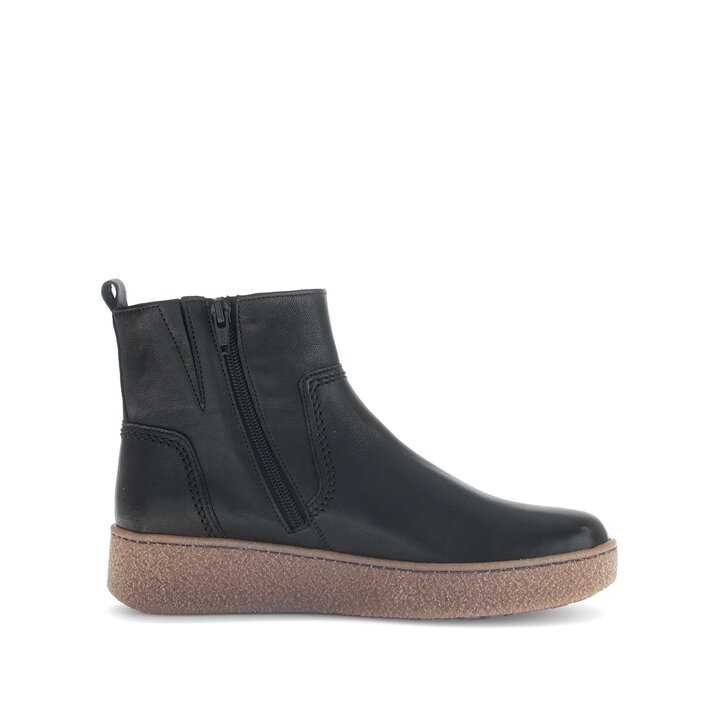 Sportliche Stiefelette schwarz #1