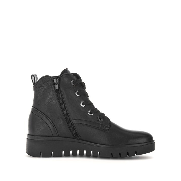 Sportliche Stiefelette schwarz #1