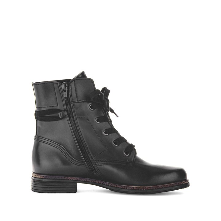 Bottine à lacets noir #1