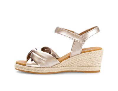 Sandalo con zeppa oro