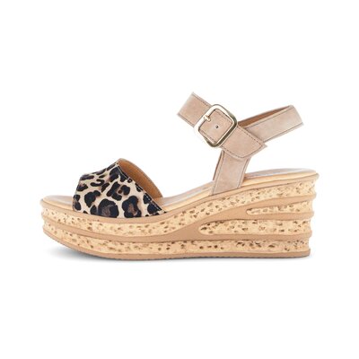 Sandaleno met sleehak beige