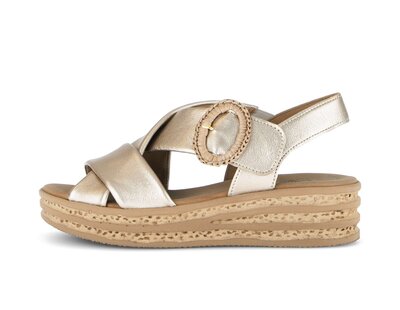 Sandalo con plateau oro