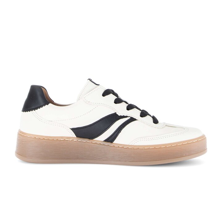 Sneaker low creme #1