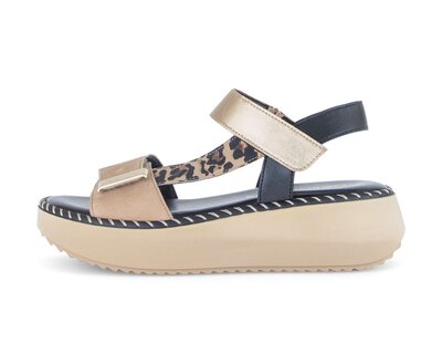 Sandale met plateauzool beige