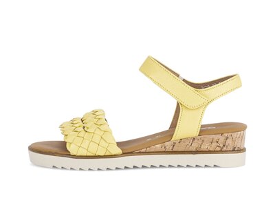 Sandaleno met sleehak geel