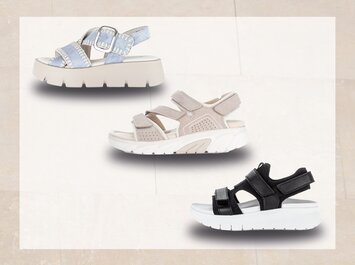 Tre damsandaler mot ljus bakgrund. Uppe till vänster en ljus sandal med silverfärgade spännen och tjock vit sula, i mitten en svart sandal med korkklack, nere till höger en sandal med leopardmönster och kilklack. | © Gabor Shoes GmbH, Tyskland