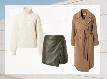 En cremefärgad polotröja, en kort svart läderkjol och en lång brun kappa är arrangerade bredvid varandra mot en ljus bakgrund. | © aboutyou.de 