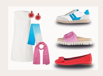 Auf dem Bild sind ein weißes ärmelloses Kleid, zwei bunte Schals (einer blau-weiß, einer rosa), rote Ohrstecker sowie drei Paar Schuhe zu sehen: ein sportlicher Sneaker in Weiß und Blau, ein rosa Slipper mit Verzierung und eine rote Ballerina. | © aboutyou.de