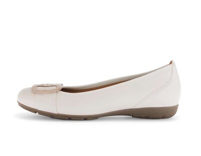 Sportliche Ballerina beige