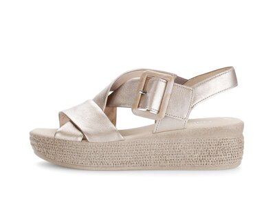 Sandalo con plateau oro