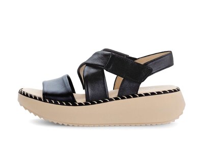 Sandalo con plateau nero