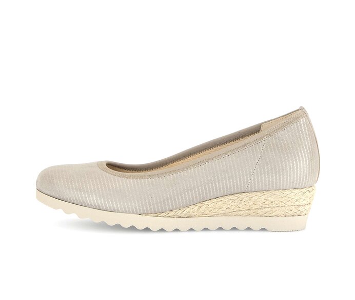 Pump met sleehak beige #0