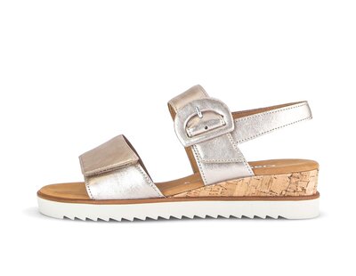 Sandalo con plateau oro