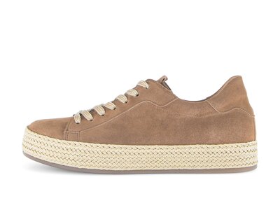 Lage sneaker bruin