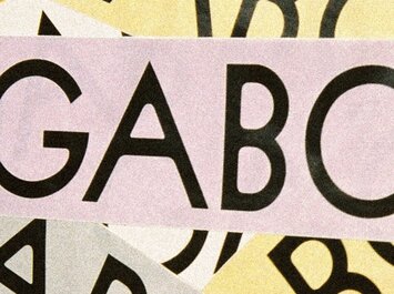 Gabor Damenschuhe | Detailaufnahme von überlappenden Gabor Logos mit pastellfarbenen Hintergründen und grafischem Layout. | © Gabor Shoes GmbH, Rosenheim